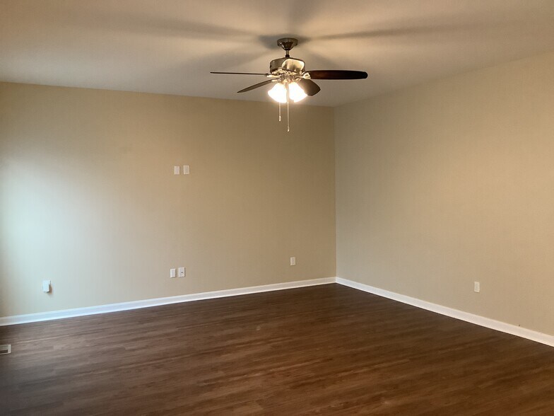 Building Photo - 390 Modesta Rd
