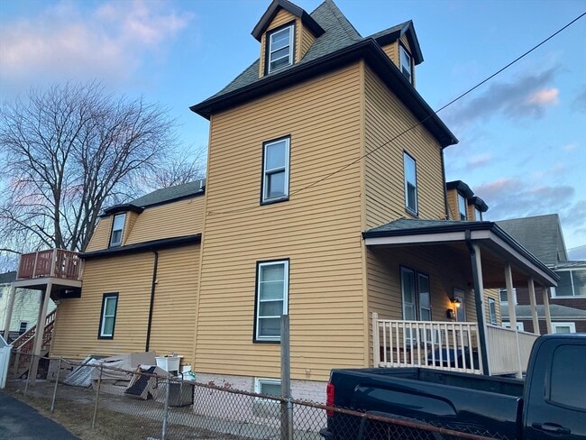 Building Photo - 4 Charles St