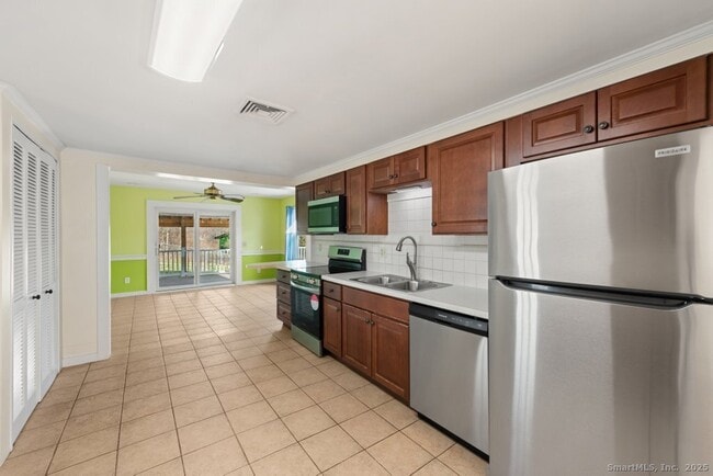 Building Photo - 120 Obtuse Hill Rd