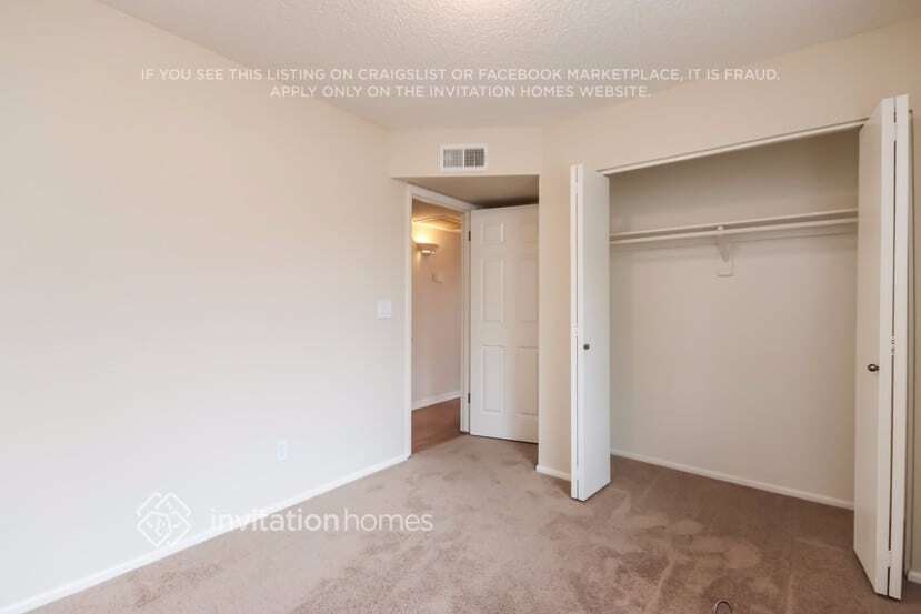 Building Photo - 2551 E Diamond Cir