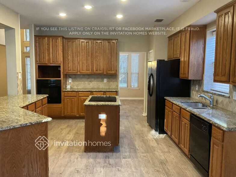 Building Photo - 2 Devon Ct