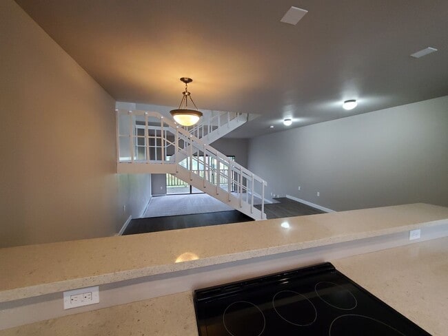 Building Photo - 2 Bed Room 2 Bath 2 Car Garage