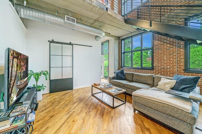 Building Photo - 640 Glen Iris Dr NE