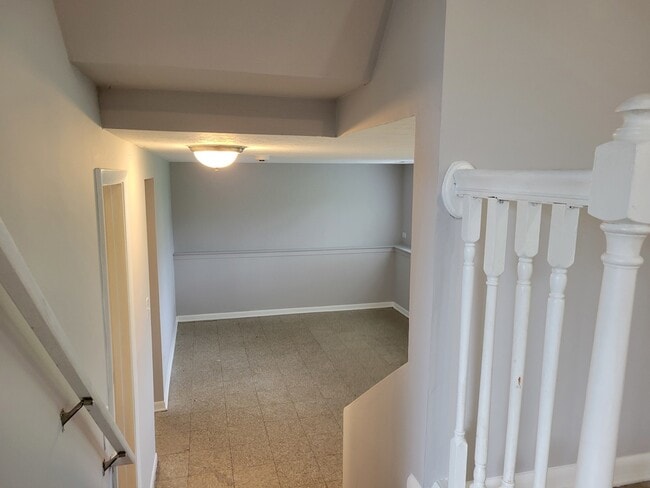 Building Photo - 906 Blackhawk Dr