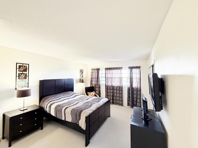 Building Photo - 2681 S Course Dr