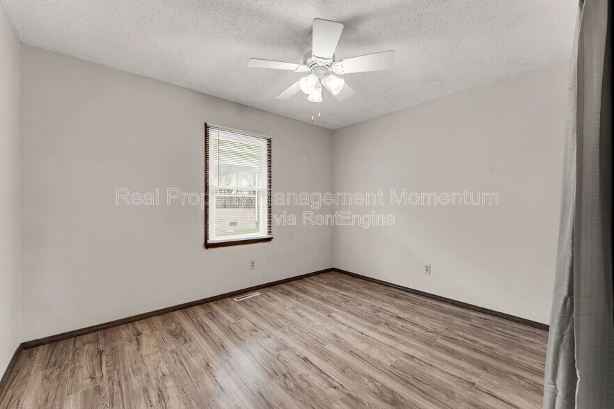 Building Photo - 716 E Locust St