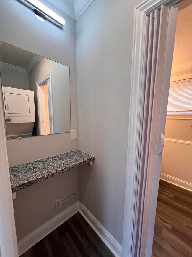 Building Photo - 101 S Golfview Rd