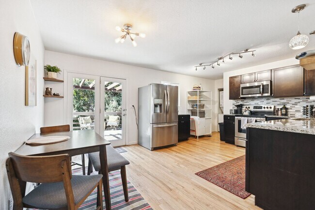 Building Photo - Amazing Arvada Upstairs Duplex Available Now!