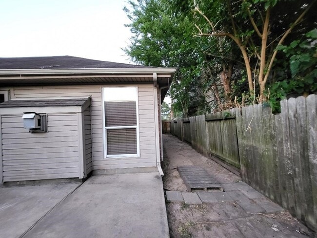 Building Photo - 10611 Sunswept Fields Ln