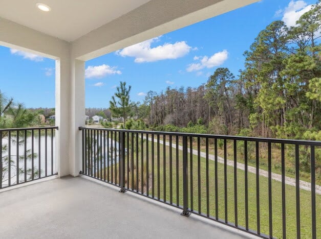 Building Photo - "Estancia 3-Bed Sanctuary with Granite Finishes and Scenic Views in Wesley Chapel"