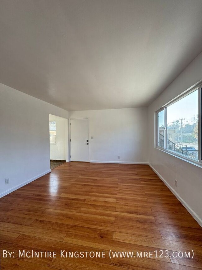 Building Photo - Beautifully Remodeled 1BD 1BA Unit in Hype...