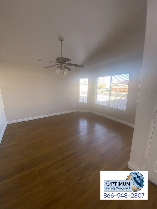 Building Photo - Charming 3-Bedroom, 2-Bathroom Home with E...