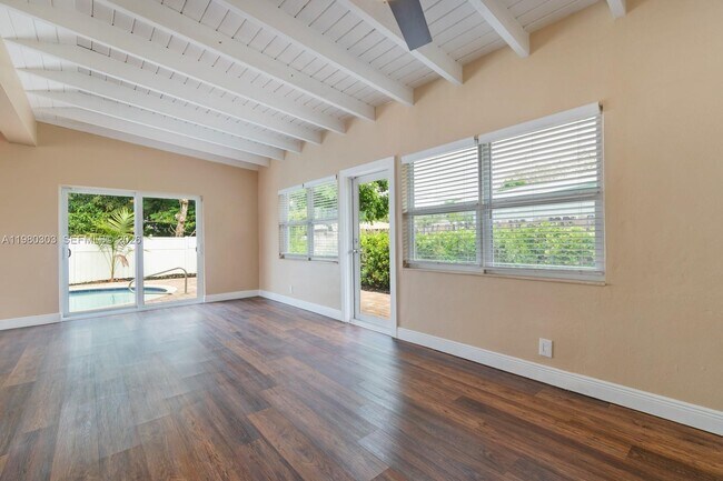 Building Photo - 3137 SW 15th St