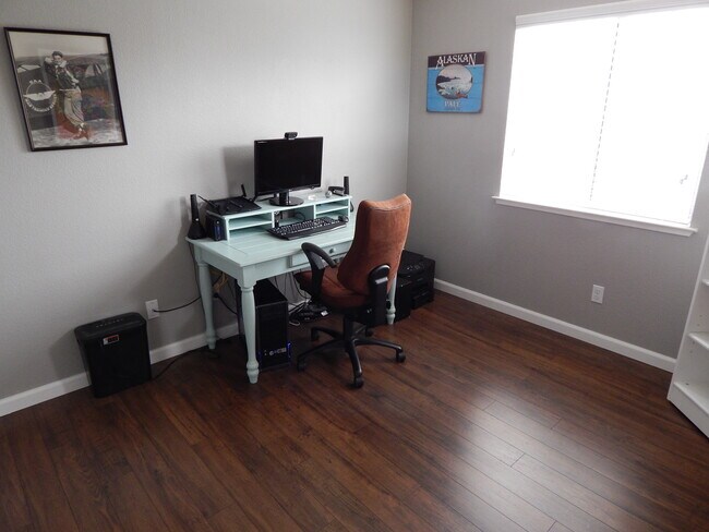 2nd Bedroom - 1863 Blackwood Common