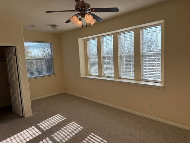 Building Photo - 4387 Green Tree Dr