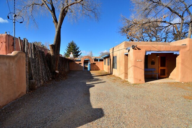 Building Photo - 142 Duran St