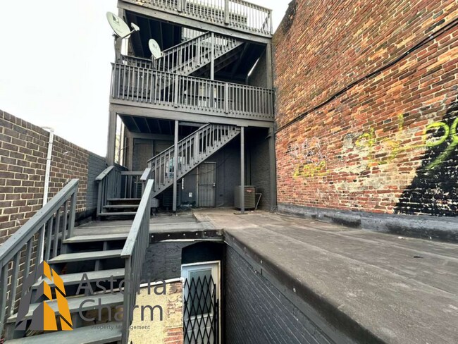 Building Photo - 1918 N Charles St