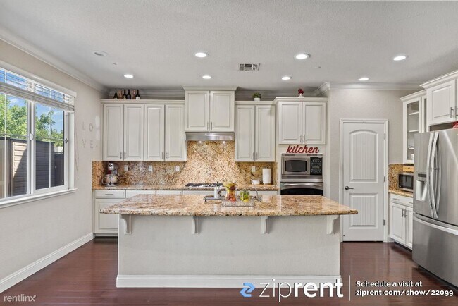 Building Photo - 5 br, 3.5 bath House - 5039 Osborne Circle...
