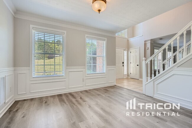 Building Photo - 713 Forestglen Dr