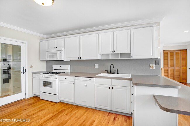 Building Photo - 74 Seneca Pl