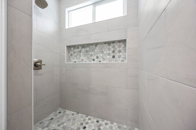 Building Photo - AVAILABLE NOW...BRAND NEW 3 BEDROOM 2 BATH