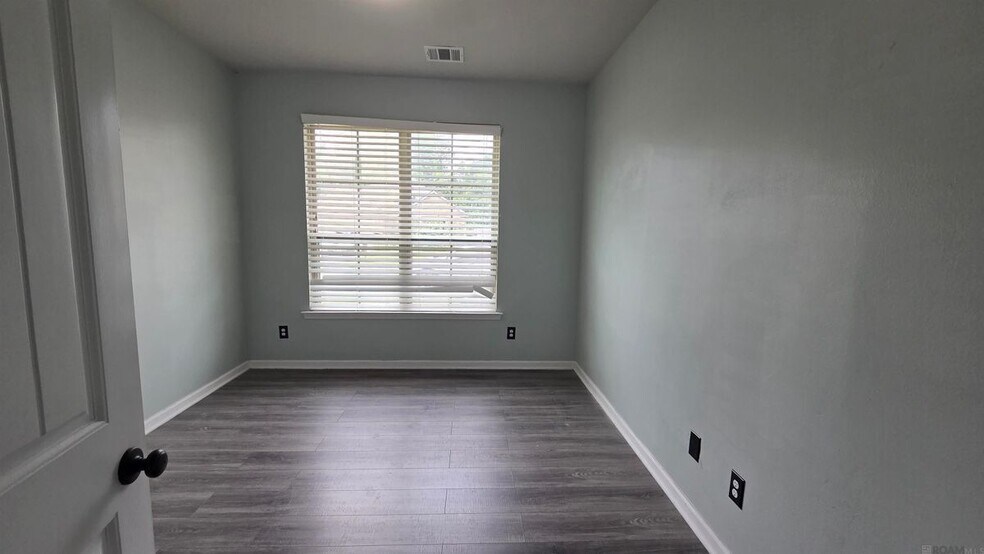 Building Photo - 583 Fall River Dr