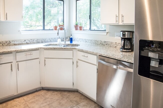 Building Photo - 2603 Garrettson Dr