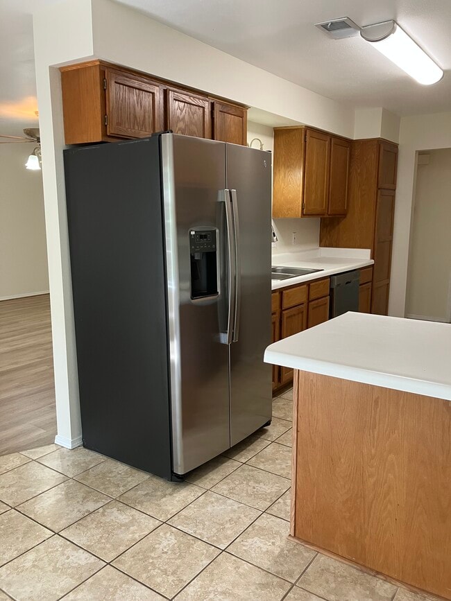 Building Photo - 8632 Golf Creek Dr