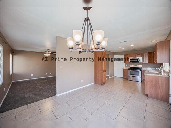 Building Photo - 3434 W Kings Ave