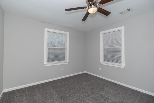 Building Photo - Beautiful 4 Bedroom 2 Bathroom Home in Kansas City!