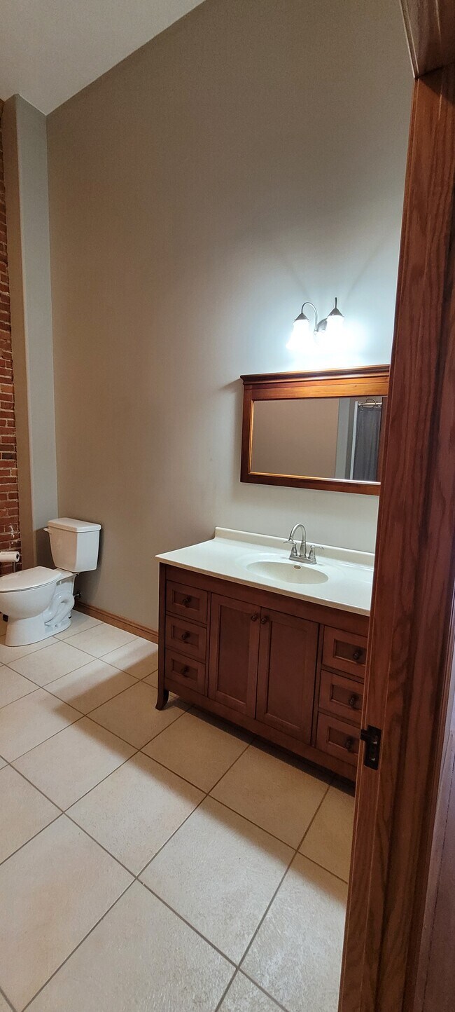 Building Photo - 520 W 1st St