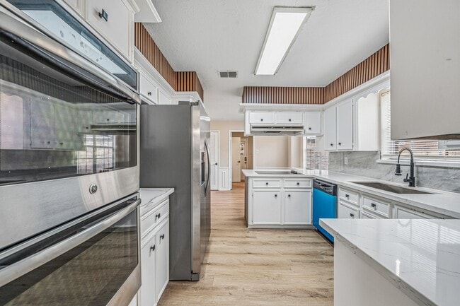 Building Photo - 119 Laura Ln