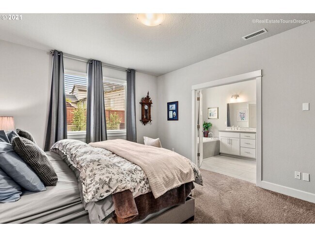 Building Photo - Stunning 3BD Home in Ridgefield!  Gourmet Kitchen & High End Finishes!