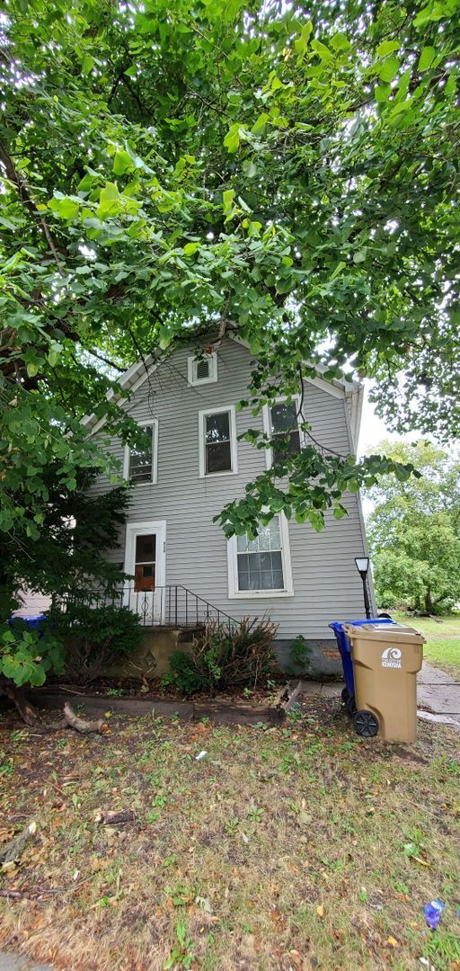 Building Photo - 930 42nd St