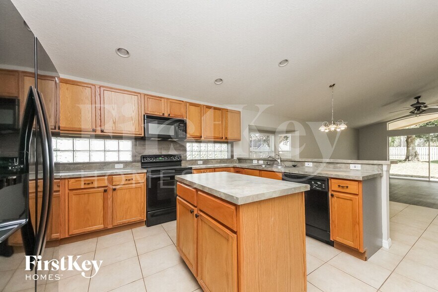 Building Photo - 5219 Alavista Dr