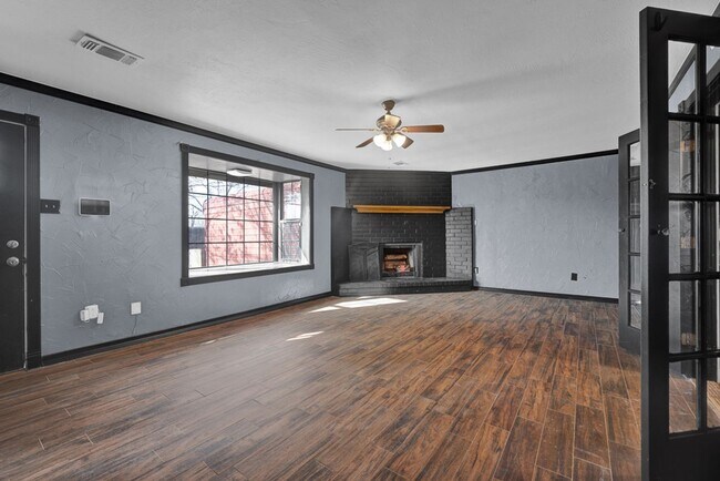 Building Photo - 2918 S Dallas St