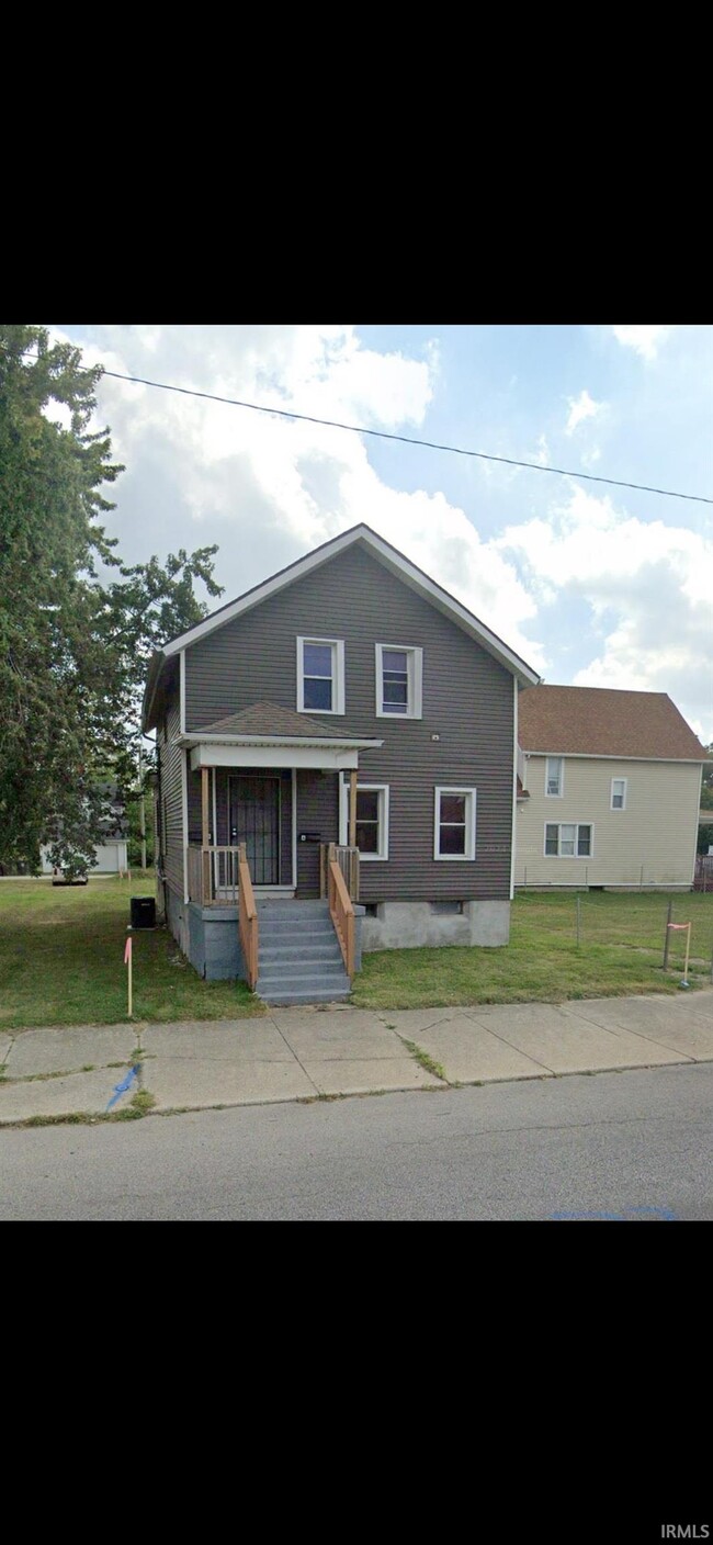 Primary Photo - 708 E Jefferson Blvd