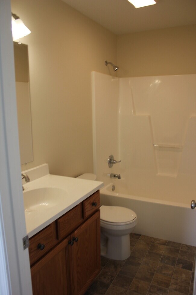 Building Photo - 3 Bedroom, 2.5 Bath Townhome for Rent
