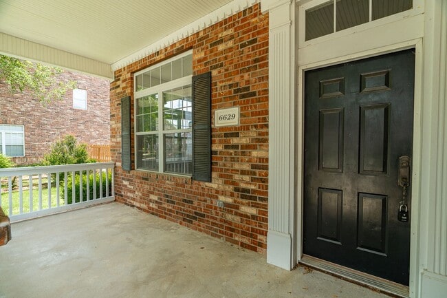 Building Photo - Fabulous & Spacious 4 Bedroom home in Har-Ber Meadows w/bonus room!
