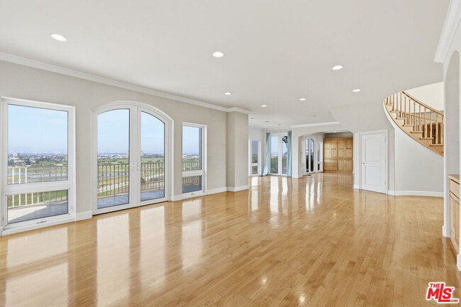 Building Photo - 8120 Billowvista Dr