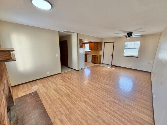 Building Photo - 1012 N Chowning Ave