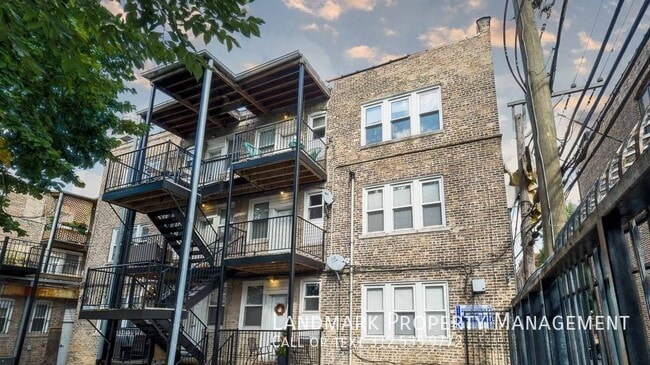 Building Photo - 4748 N Washtenaw-#2