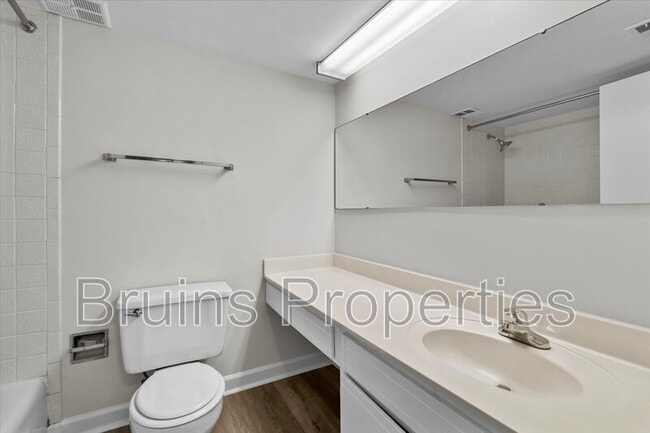 Building Photo - 1522 Benjamin Pkwy