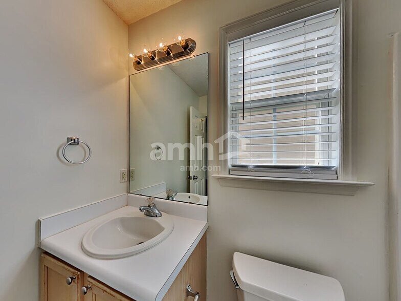 Building Photo - 5464 Grand Traverse Dr