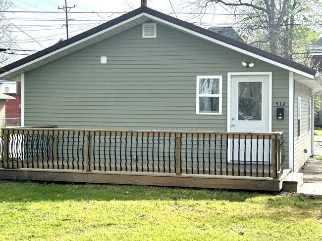 Building Photo - 512 S 6th St