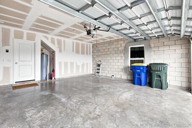 Building Photo - 484 Cherimoya St