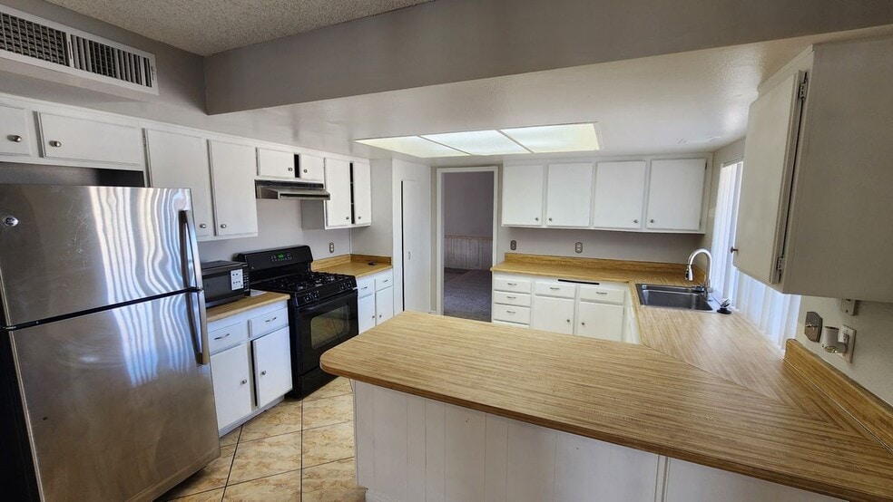 Building Photo - 389 Summer Creek Ct