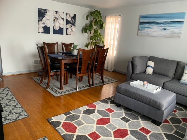 Building Photo - 2014 Davis Ave