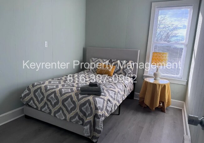 Building Photo - 4 Bedroom 1 bath