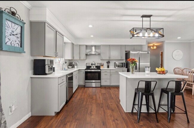 Building Photo - 12100 Woodland Ave NE